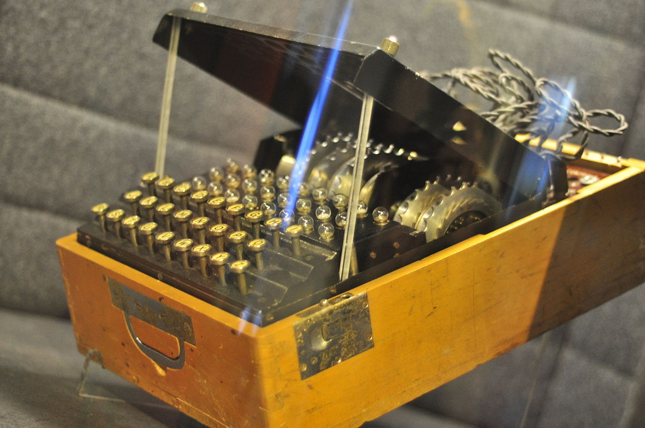 Maszyna szyfrująca Enigma.